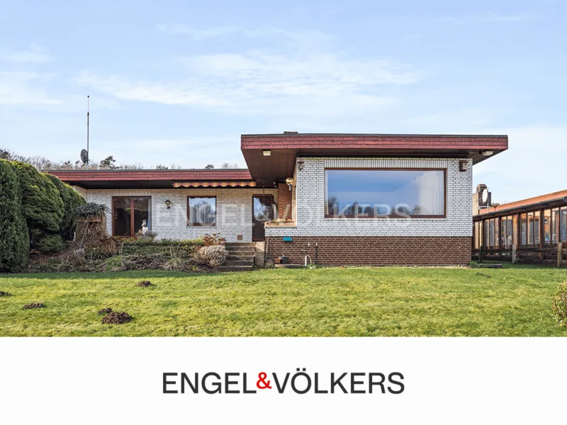 Titel mit Logo Petersgrund - Haus kaufen in Großensee - Bungalow mit Blick ins Grüne in Sackgassenendlage