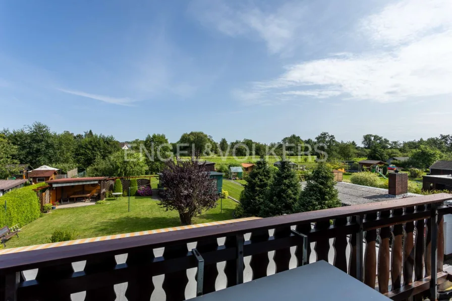 Herrlicher Ausblick vom Balkon ins Grüne