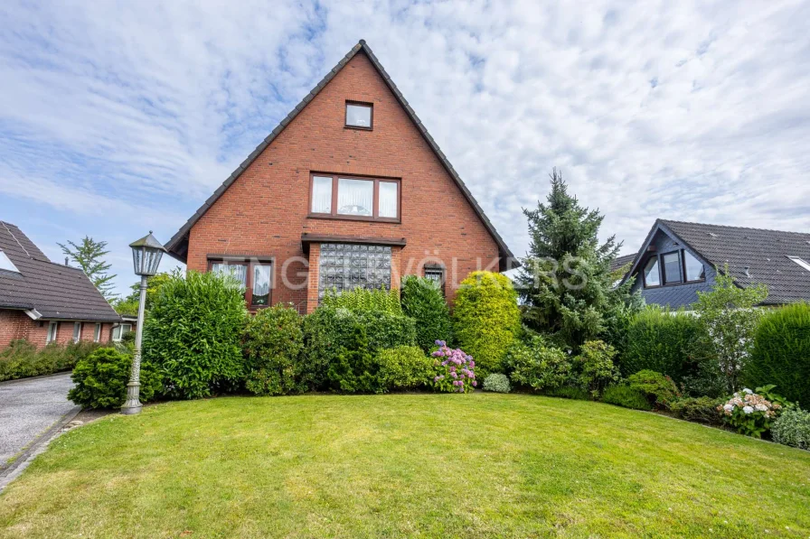 Straßenansicht - Haus kaufen in Hamburg - Idyllisches EFH in Stadtnähe für die ganze Familie!