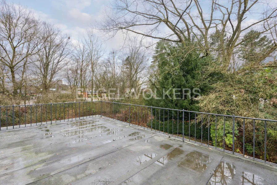 Toller Balkon mit Blick ins Grüne