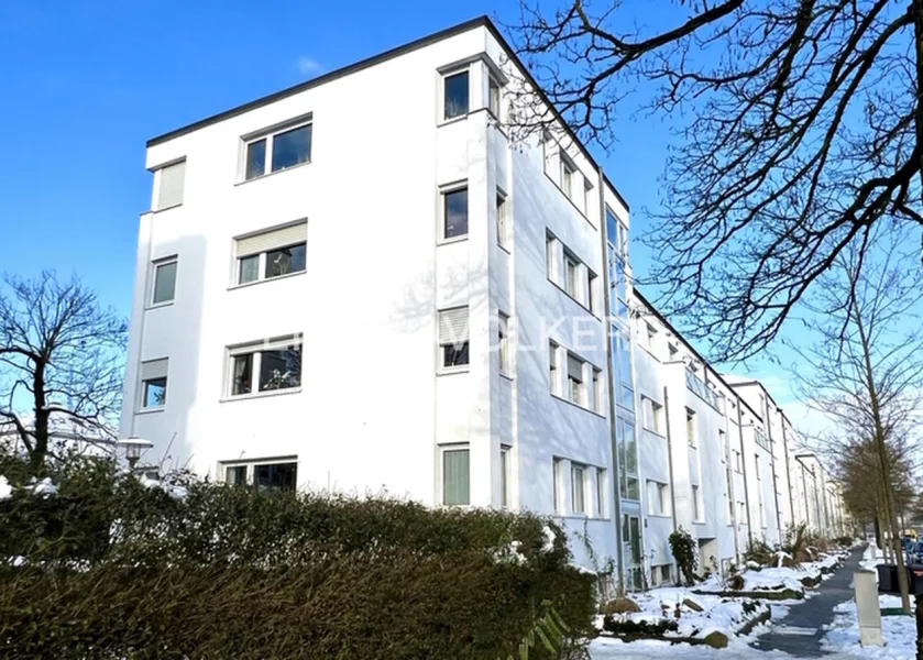 Außenansicht - Wohnung kaufen in Regensburg - 3-Zimmer-Wohnung mit Küche, Terrasse und Gartenanteil im Westen