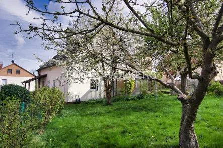Außenansicht - Haus kaufen in Regensburg - EFH auf attraktivem Grundstück in Bestlage