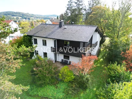  - Haus kaufen in Wiesent - Charmantes Einfamilienhaus mit Einliegerwohnung und außergewöhnlicher Architektur