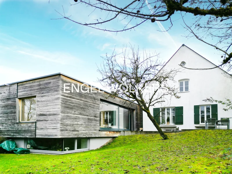 Außenansicht - Haus kaufen in Regensburg - Ästhetik und Funktion – Prämiertes Architektenhaus im Regensburger Süden