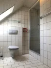 Bad oben Dusche und WC