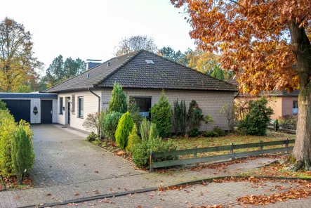 Frontansicht - Haus kaufen in Wardenburg - Wunderschöner Bungalow im Zentrum von Wardenburg