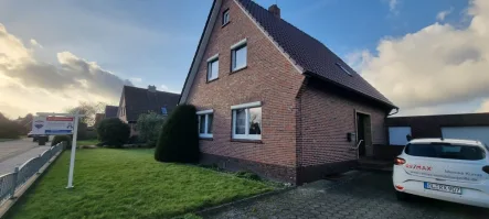 Außensicht - Haus kaufen in Varel - Schnuckeliges Einfamilienhaus mit Garage in ruhiger Siedlung zwischen Varel und Dangast