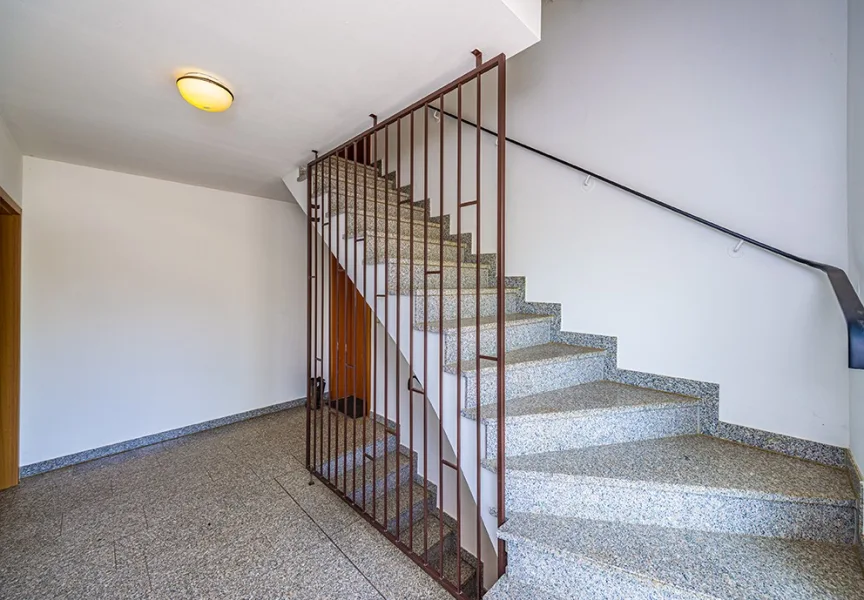 Gepflegtes Treppenhaus - Wohnung kaufen in Mettmann - Ruhig gelegene Eigentumswohnung in begehrter Lage!