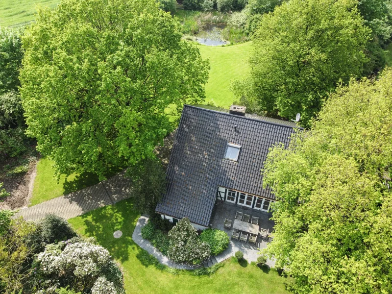 Blick von oben - Haus kaufen in Mettmann - Repräsentatives Landhaus auf einzigartigem  Parkgrundstück mit viel Platz und Komfort