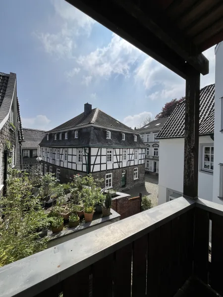 Traumhafter Blick vom Balkon aus! - Wohnung kaufen in Mettmann - "Charaktervolles Wohnen in bester Lage: Stilvolle 3-Zimmer-Wohnung mit Balkon"