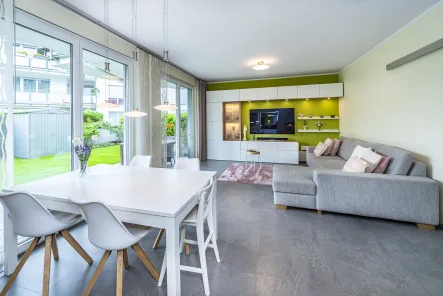 Helles Wohnzimmer - Wohnung kaufen in Hilden - Modernes 4-Zimmer-Stadtdomizil mit Garten auf ca. 127 m² Wohnfläche