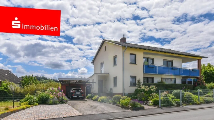 Straßenansicht - Haus kaufen in Weilburg - Zweifamilienwohnhaus mit liebevoll angelegtem Garten, Stellplatz und Garage in Weilburg-Gaudernbach