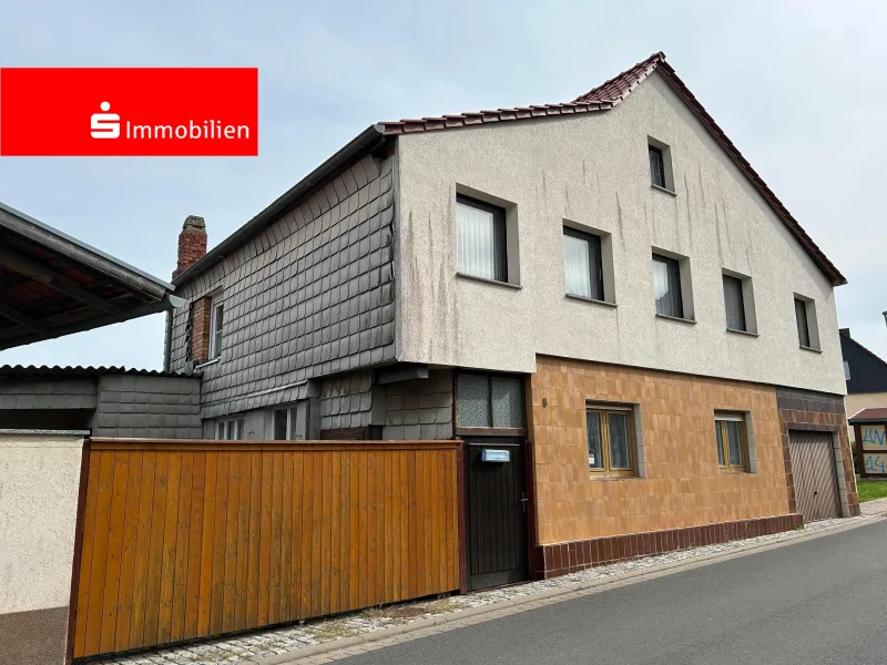 Straßenansicht - Haus kaufen in Großlohra - Einfamilienhaus mit viel Potential für Heimwerker