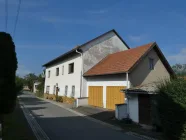 Ansicht  Wohnhaus mit Seitenanbau / Doppelgarage
