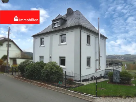 Ansicht  - Haus kaufen in Rosenthal - Einfamilienhaus in ruhiger Lage  - komplett saniert mit einem wunderschönen Blick ins Saaletal!