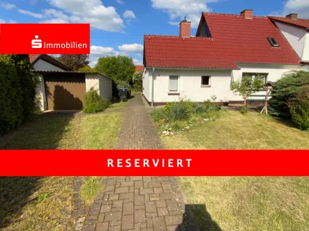 Vorderansicht - Haus kaufen in Rudolstadt - Doppelhaushälfte mit schönem Grundstück