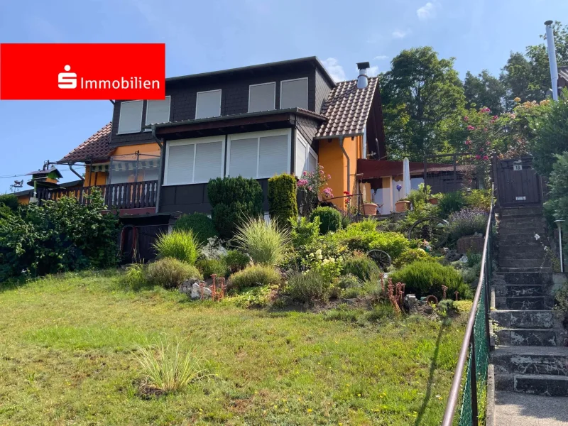 Vorderansicht - Haus kaufen in Saalfeld - Wohnhaus mit traumhaftem Fernblick und Mehrzweckgebäude