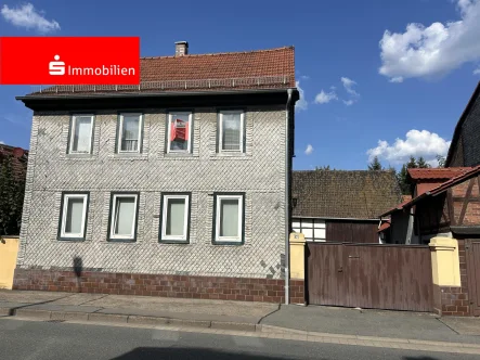 Vorderansicht - Haus kaufen in Rudolstadt - Sanierungsbedürftiges Wohnhaus mit Scheune und schönem Garten!