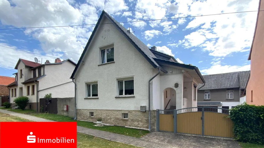 Titelbild - Haus kaufen in Sondershausen - Gemütliches Einfamilienhaus mit pflegeleichtem Grundstück 