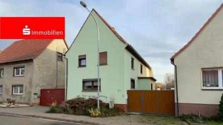 Straßenansicht - Haus kaufen in Roßleben-Wiehe - Mit überschaubarem Aufwand zum eignen Haus.