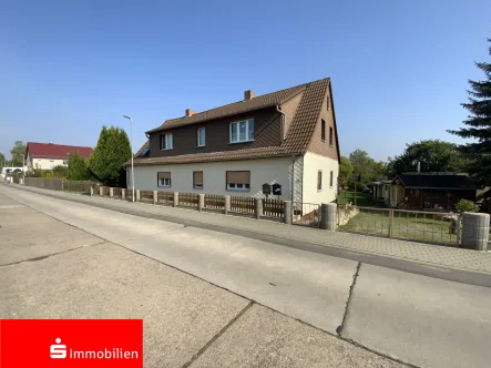 Straßenansicht - Haus kaufen in Roßleben-Wiehe - Solides Zweifamilienhaus - Ideal für die große Familie