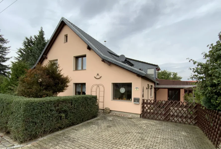 Titelbild - Haus kaufen in Greußen - Ideal für Wohnträume und Geschäftsideen