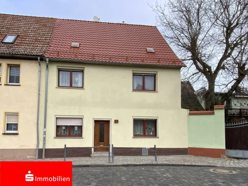 Titelbild - Haus kaufen in Artern - Gepflegtes Reihenendhaus mit Garten