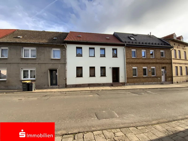 Titelbild - Haus kaufen in Bad Frankenhausen - Großzügiges Reihenmittelhaus im Stadtzentrum