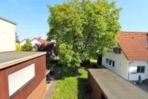 Blick in den Garten von der Dachterrasse