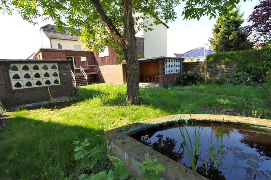 Blick aus dem Garten auf`s Haus