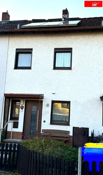 Blick von vorne.  - Haus kaufen in Rosbach - Reihenmittelhaus in feldrandnaher Lage