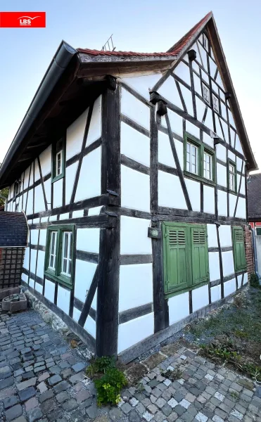 Außenansicht - Haus kaufen in Bensheim - Liebevoll und aufwendig saniertes historisches Fachwerkhaus