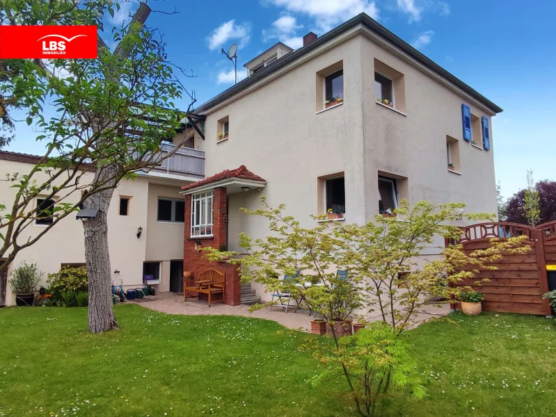 Gartenansicht - Haus kaufen in Mörfelden-Walldorf - ***Wunderschönes Zweifamilienhaus mit Charme – Ihr Wohntraum kann Wirklichkeit werden!***