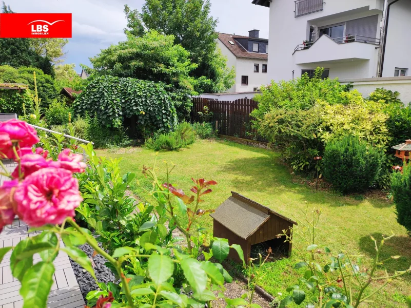 Garten - Wohnung kaufen in Mörfelden-Walldorf - **Traumwohnung zum Wohlfühlen**Modernisierte 4 Zi.-Whg, eigener Garten, Küche, TLB, Garage & Keller!