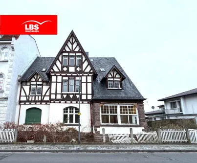 Ansicht - Haus kaufen in Bad Salzschlirf - Denkmalgeschützte ehem. herrschaftliche Fachwerkvilla in Bäderarchitektur -stark sanierungsbedürftig