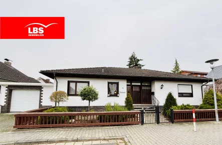 Vorderansicht - Haus kaufen in Großkrotzenburg - Bezugsfrei: : Repräsentatives, großzügiges EFH als Bungalow in guter Lage mit Charme und Potenzial 