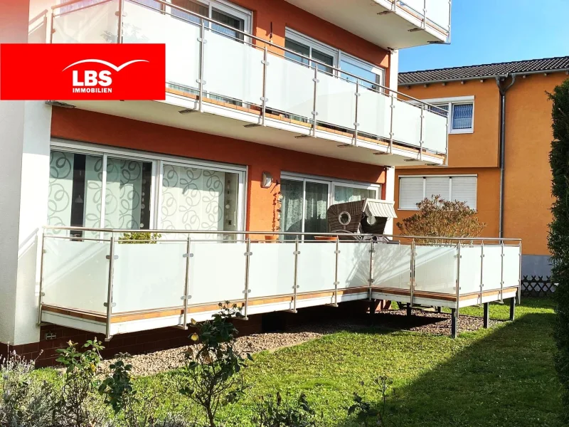 Balkon/Terrasse - Wohnung kaufen in Karben - ***Top Angebot: Exklusives Zuhause mit Garten und SONNENTERRASSE im 3-Familienhaus***