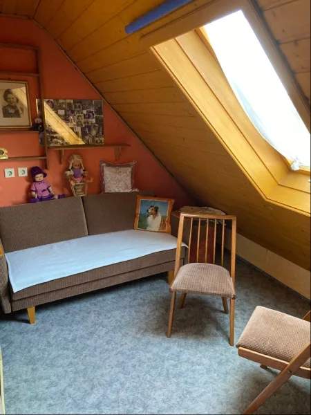 weiteres Zimmer im Dachgeschoss 