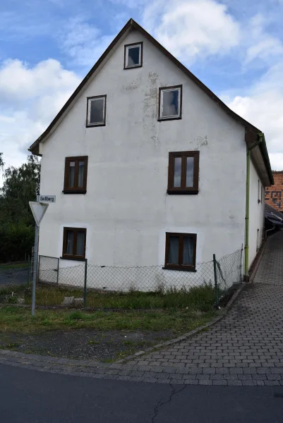 Außenansicht - Haus kaufen in Kaltennordheim - Familienfreundliches Einfamilienhaus in ruhiger Grünlage!