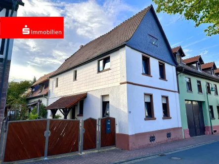 Vorderansicht - Haus kaufen in Dietzenbach - Charmantes Altstadthaus im Top-Zustand! 