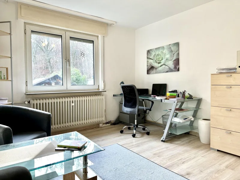 Separates Arbeitszimmer im Erdgeschoss 