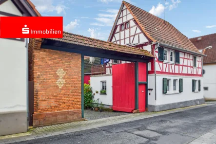 Straßenansicht - Haus kaufen in Groß-Umstadt - Fachwerkhaus mit Scheune in Raibach