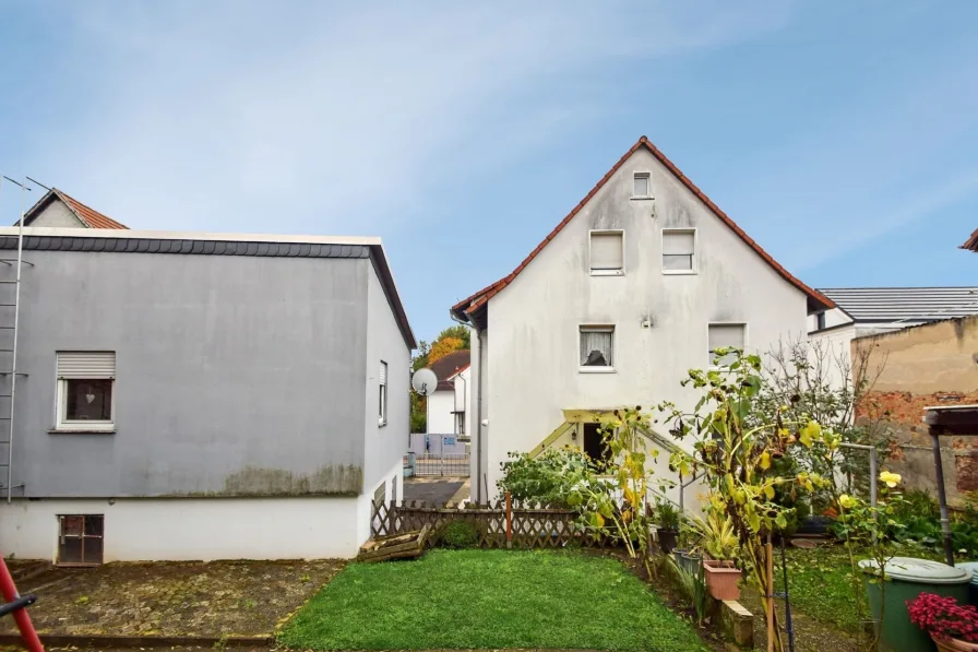 Gartenansicht - Haus kaufen in Reinheim - 2-Familienhaus mit Nebengebäude in Georgenhausen