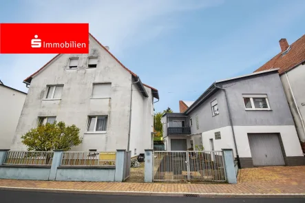 Ansicht - Haus kaufen in Reinheim - 2-Familienhaus mit Nebengebäude in Georgenhausen