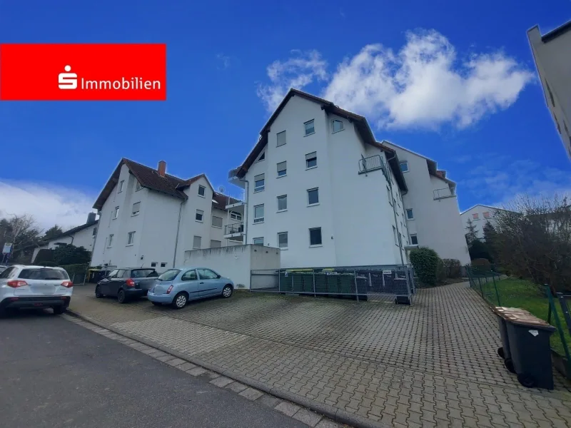 Außenansicht - Wohnung kaufen in Nidderau - Vermietete 2 Zimmerwohnung mit zwei Balkonen und Duplexparker-Stellplatz