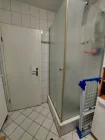 Badezimmer mit Dusche Ansicht 2