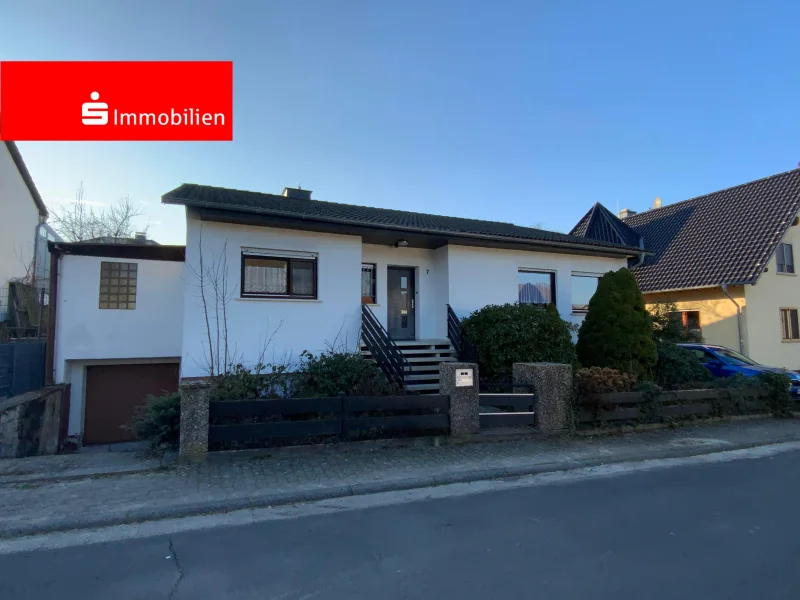 Straßenansicht - Haus kaufen in Ronneburg - Die Ronneburg direkt vor der Tür!!