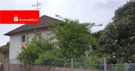 Ansicht 1 - Haus kaufen in Nidderau - Freistehendes großes Einfamilienhaus mit Walmdach