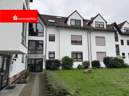 Innenhof - Ansicht Gebäude - Wohnung kaufen in Neuberg - 2 Zimmer Eigentumswohnung in gepflegter Wohnanlage in Neuberg - Ravolzhausen