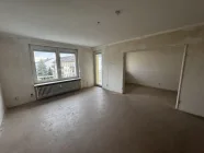 Wohnzimmer mit Blick in den Essbereich